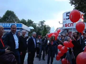 Миков и Гергов с флашмоб „КОД: ЧЕРВЕНО“ в Пловдив