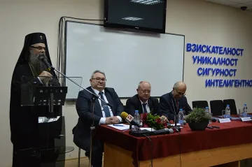 Министър и владика откриха учебната година във ВУСИ