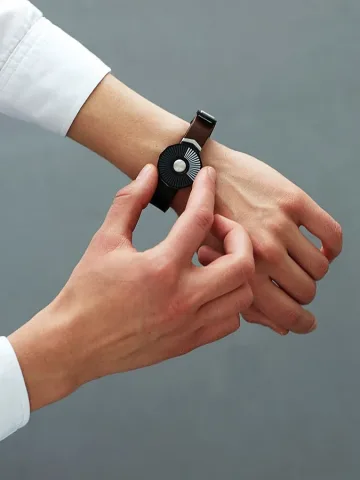 Плащаме като Джеймс Бонд