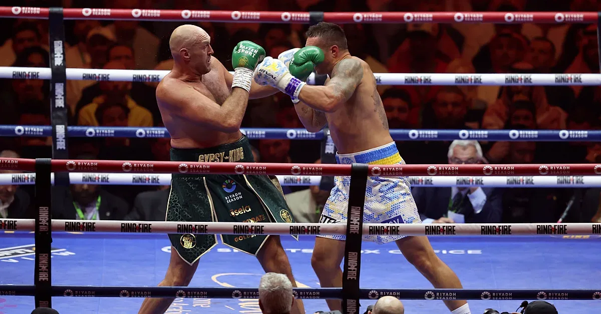 Край! Усик остава световен боксов крал