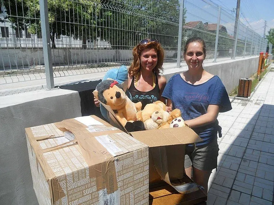 "Дари любов" топли хиляди бедни сърца