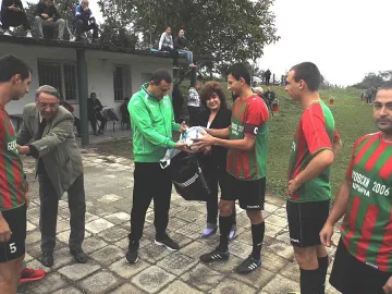 Найден Шопов дари футболни топки на „Бенковски Црънча“