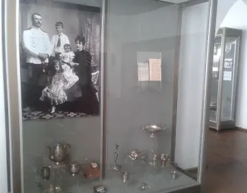 Вадят сватбения сервиз и сабята на ген. Делов