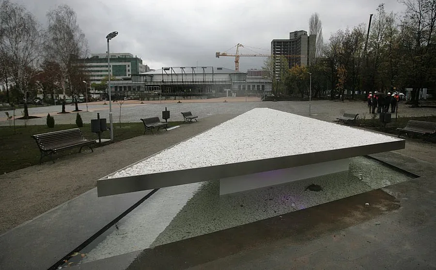 Влизаме в "София Тех Парк" през 126-метров пешеходен мост