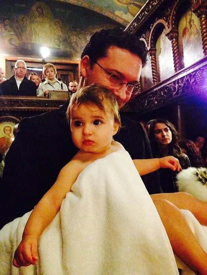 Митов кръсти бебе