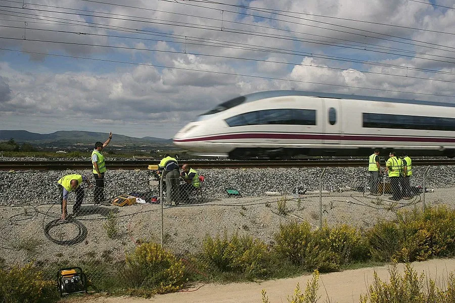 Строителите искат нови договори за европарите