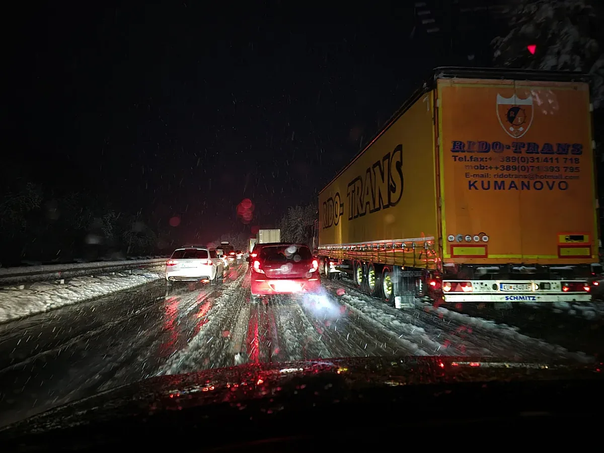 Магистрала "Тракия" блокирана! Трафикът е кошмарен