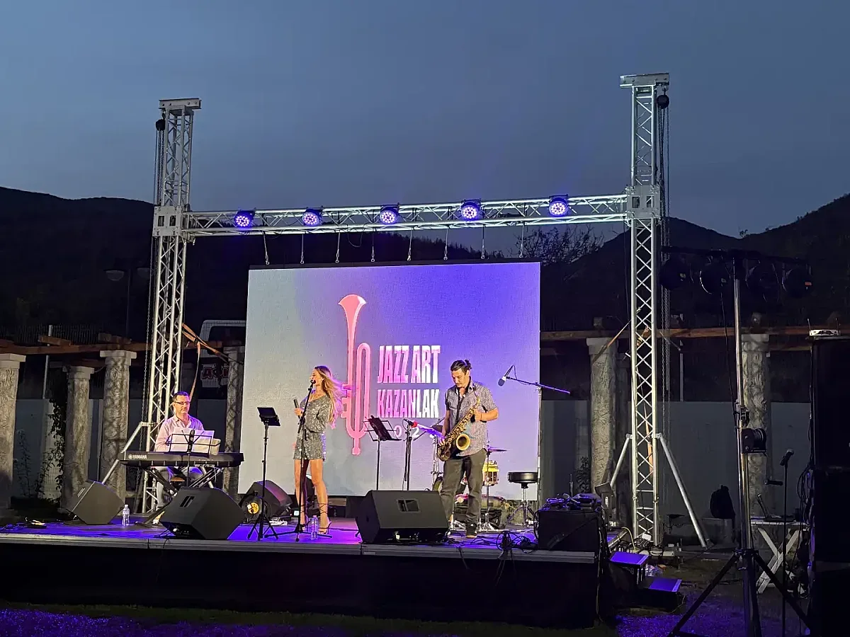 Третата вечер от “Джазарт Казанлък” запечата своите финални акорди в сърцата на публиката