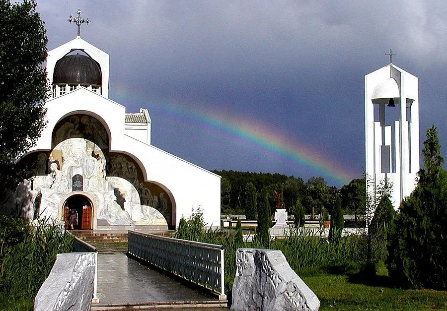 Литургия и нова книга за Ванга на храмовия празник в Рупите