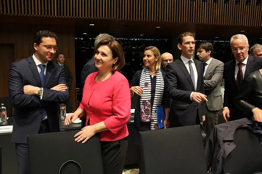 ЕС засилва подкрепата за трети страни за справяне с бежанската криза