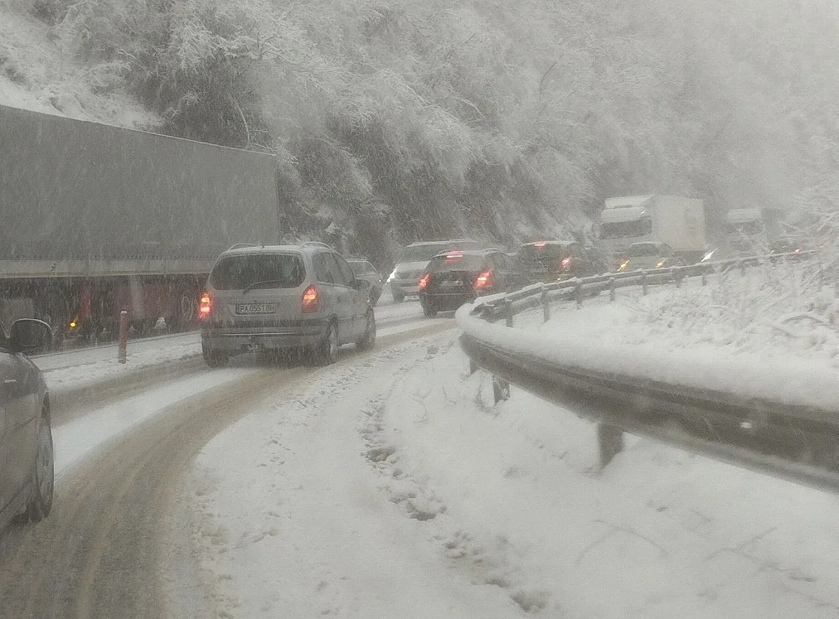 Страшна тапа на ключов наш международен път! Затвориха проход