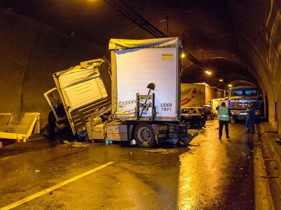 Възстановено е движението през тунела "Витиня" 