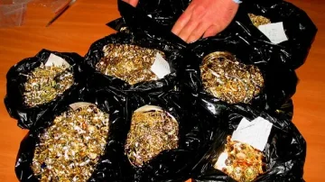 Митничари намериха златни бижута в турски автобус