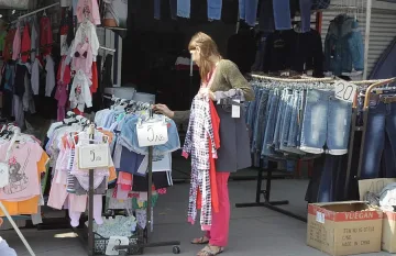 Изпразниха 2 сергии и магазин от дрехи – менте