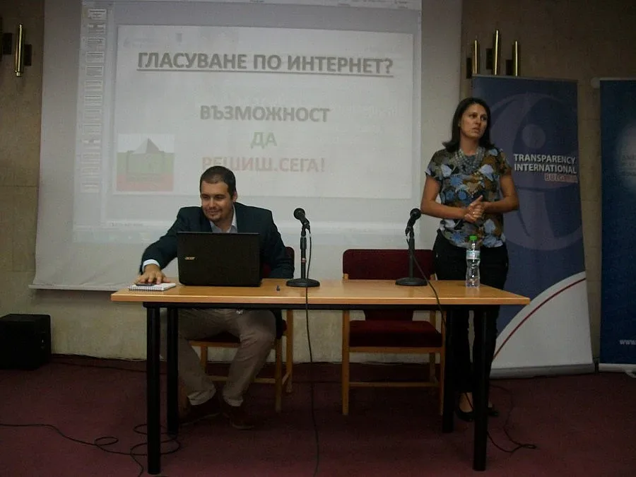 Дискутираха „За” и „Против” референдума за електронното гласуване