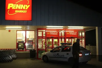 Тайфа роми обраха супермаркет в Казанлък