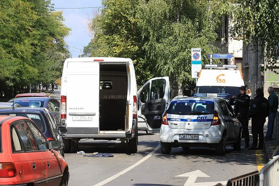 Задържаха 107 чужденци при акция в София