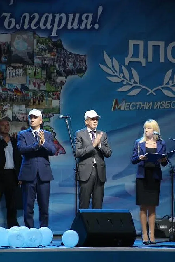 2500 аплодират Местан в Тетевен