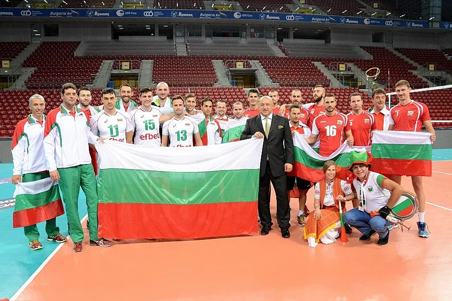 Кралев призова феновете в залата