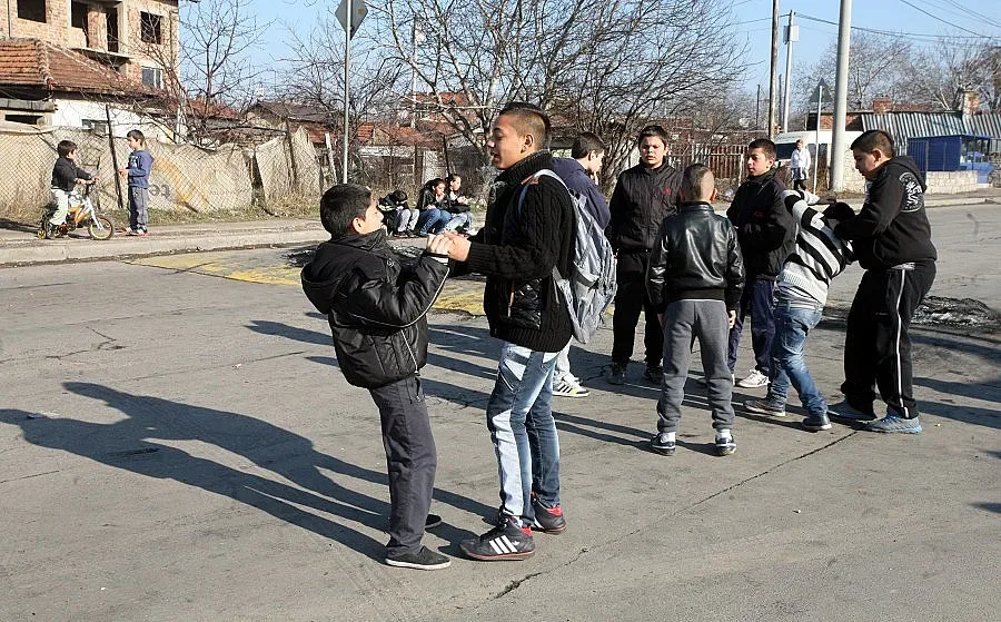 Проверяват семействата, взели помощи за деца