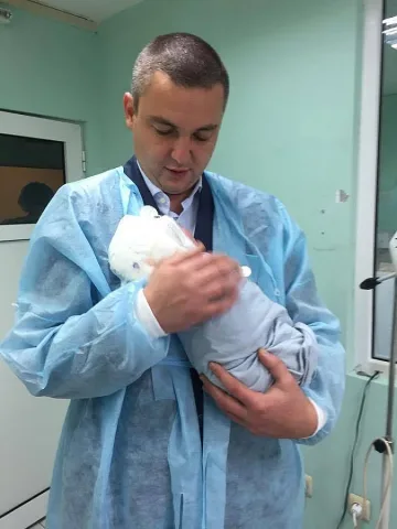 Проплака първото предизборно бебе на Варна