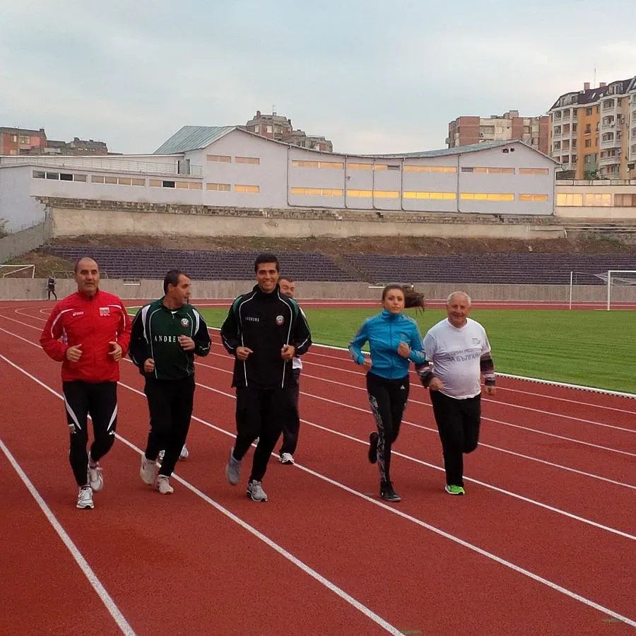 Цветанов направи 8 обиколки на стадион "Ивайло"