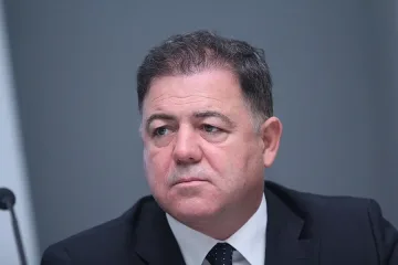 Ненчев отговаря за скандалите в отбраната