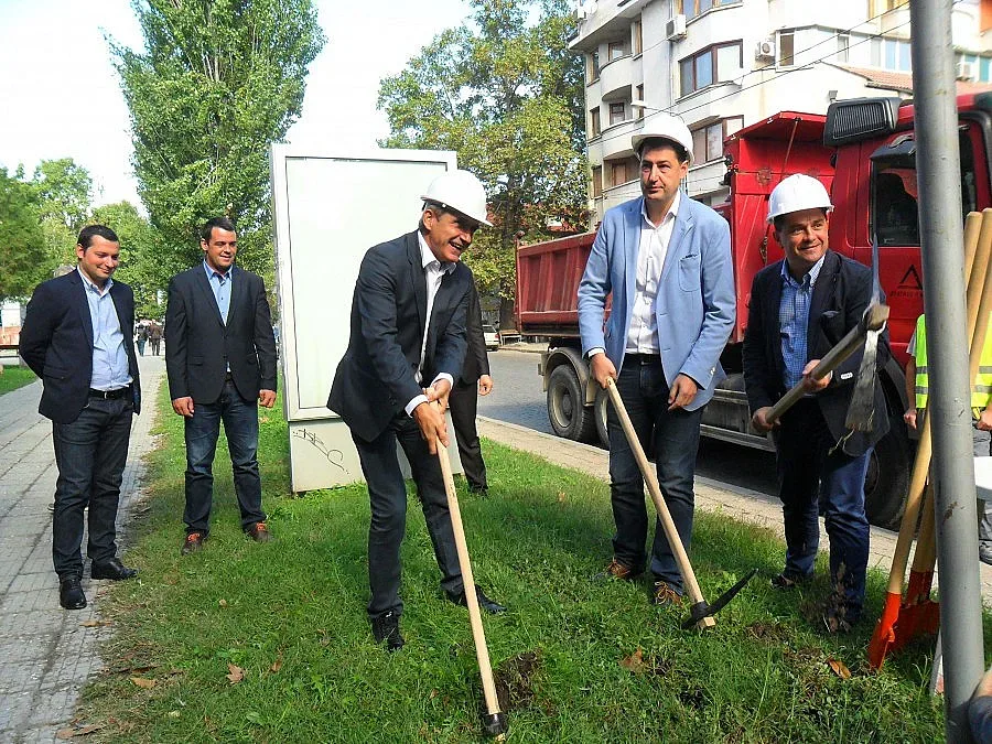 Иван Тотев направи първа копка на ремонта на основен булевард в Пловдив