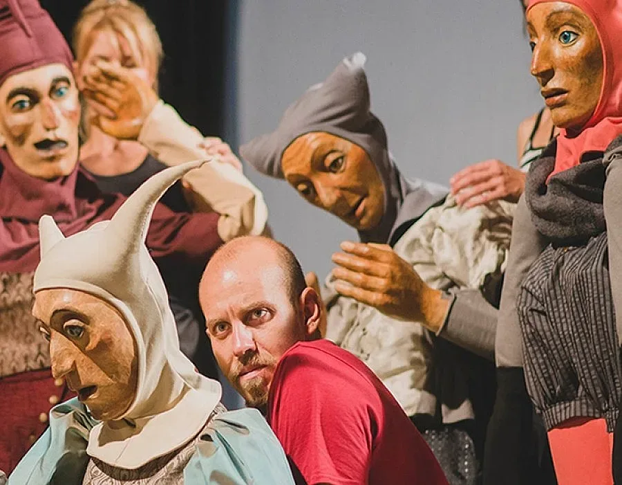 Петринел Гочев с пиеса за възрастни в Кукления