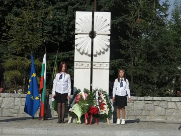 Владика служи в Банско за празника на града