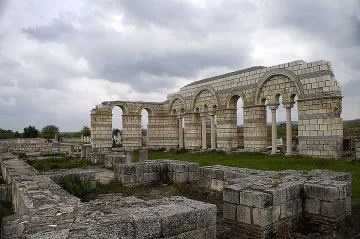 Покриват  с купол  Плиска