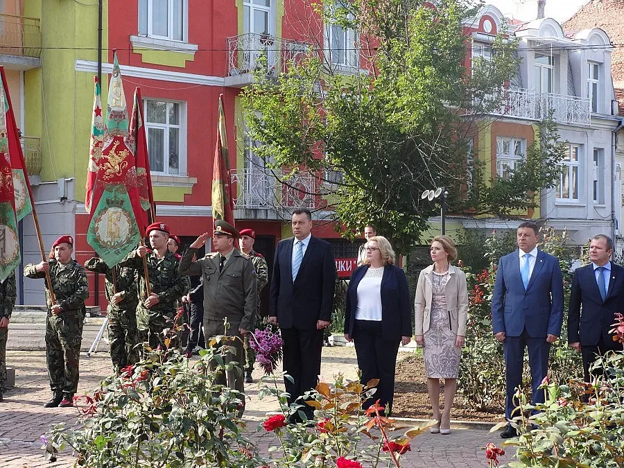 Поклон и панихида пред освободителите на Благоевград