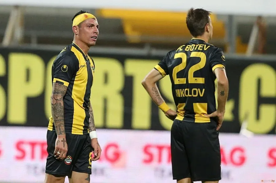 "Ботев" измъкна трудна победа срещу "Монтана"