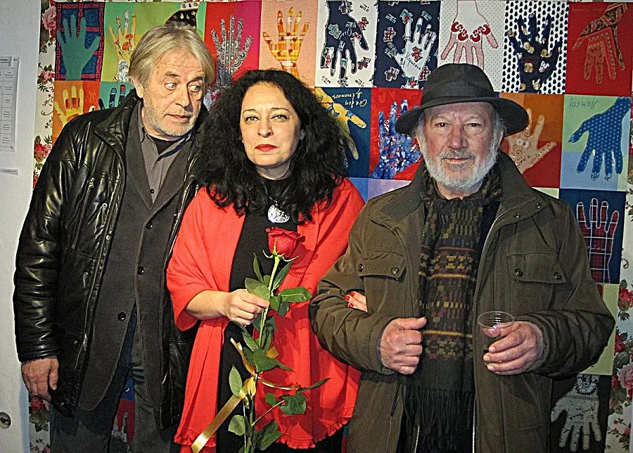 Ева майстори вратовръзки от стъкло