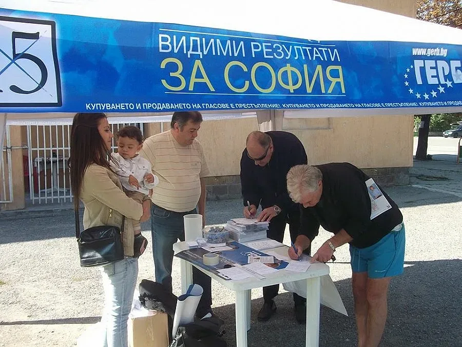 Младен Младенов: Реновирахме детската площадка до църквата в кв. „Обеля"