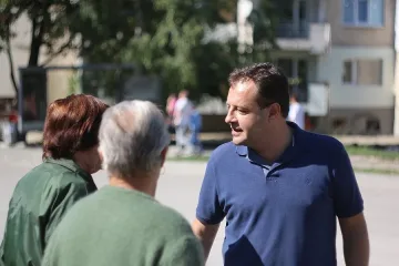 Великотърновци поздравиха Даниел Панов за обновяването на квартал „Бузлуджа"