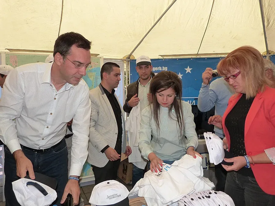 ГЕРБ откри предизборната си шатра в Бургас