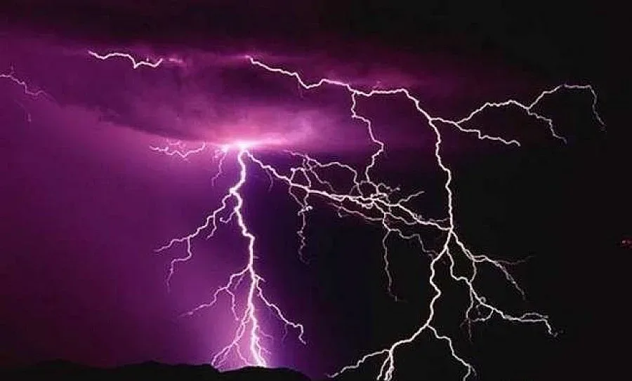 Мълния погуби живота на поне 6-ма души в Индия