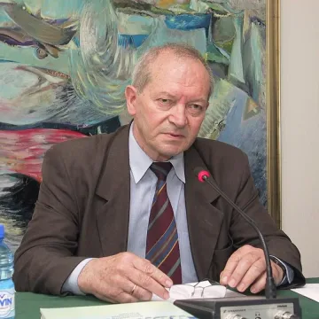 Политиканстване ни остави без самолети