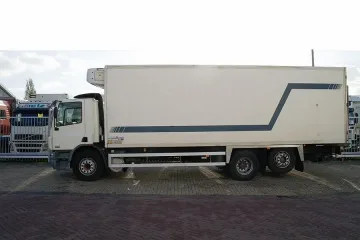 Бежанци, сред които и дете, намерени в хладилен камион