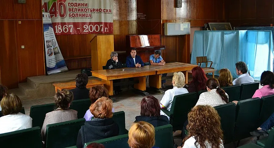 Даниел Панов участва в дискусия с лекари и медицински сестри