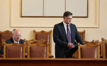 Ненчев: Финализираме договора за изтребителите до дни