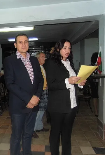 Найден Шопов дари 30 стола на клуба на пенсионера в  Мало Конаре