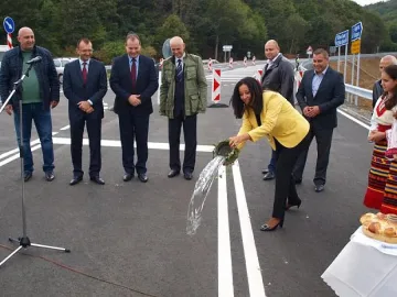 700 милиона годишно не стигат за пътища