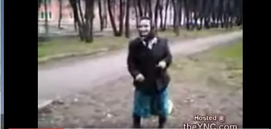 Пенсионерите празнуват: Баба в диско ритъм (ВИДЕО)