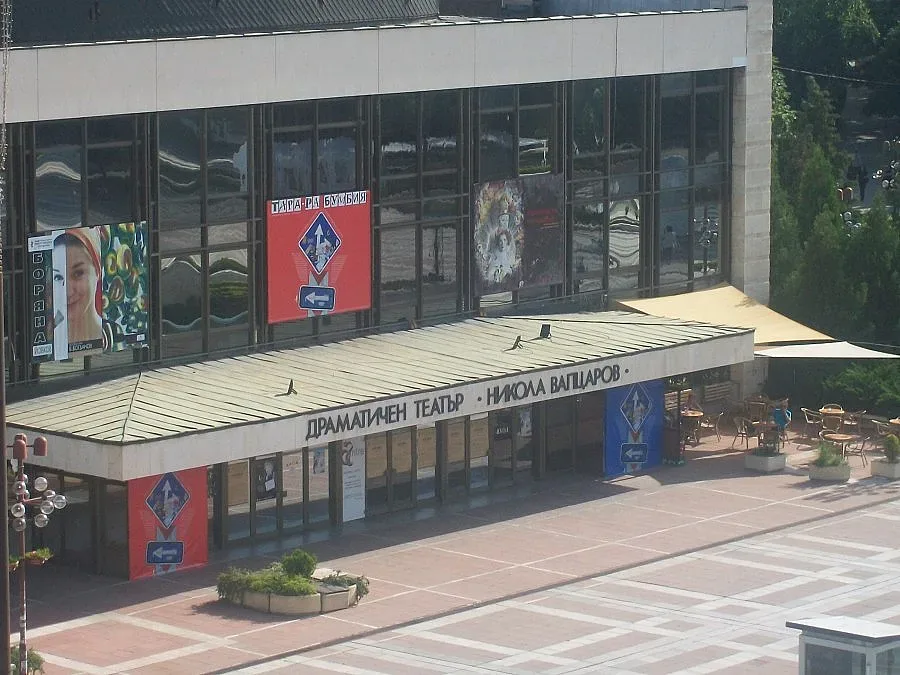 Театър радва малчугани с музикална приказка