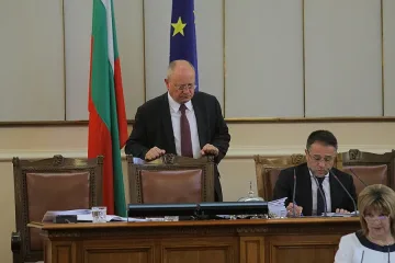 Танев: Който удря учител, е идиот