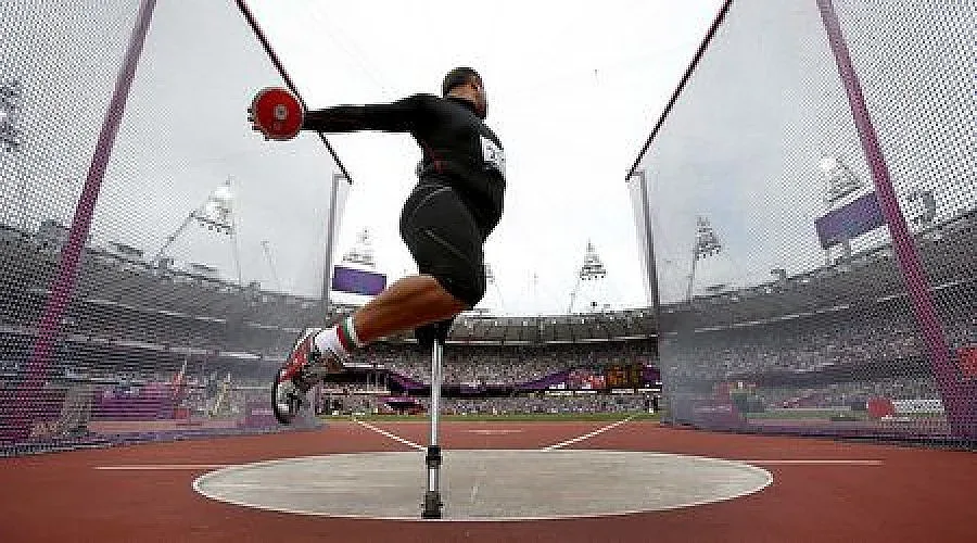 Копиехвъргачът, който  мяташе камъни