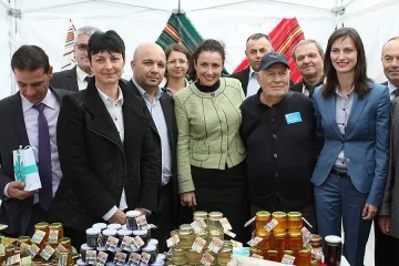 Габриел и Танева откриха Седмицата на пчелите и опрашването в ЕП