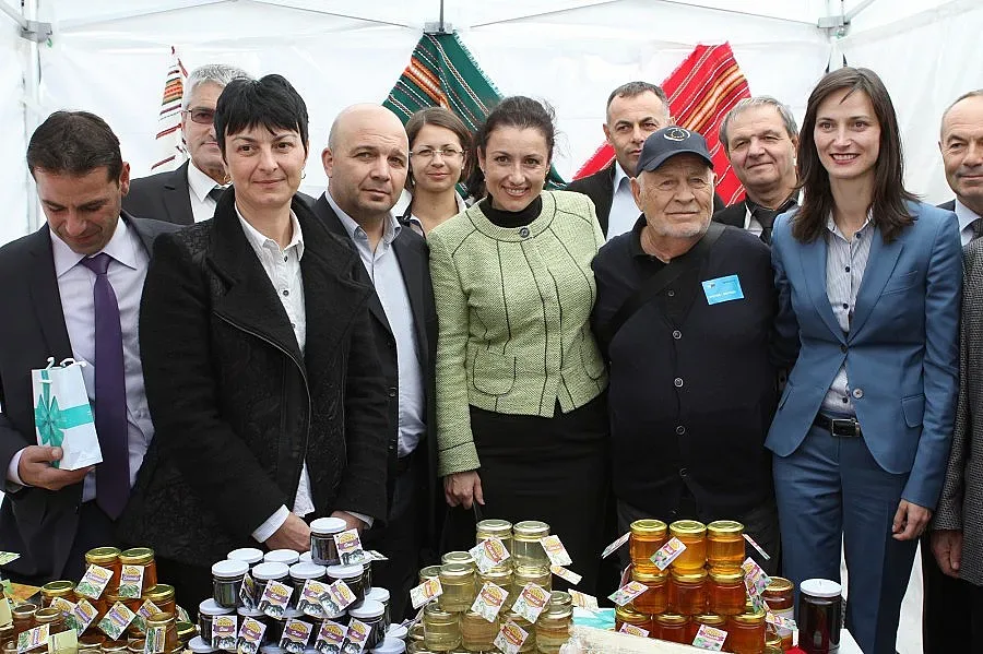 Габриел и Танева откриха Седмицата на пчелите и опрашването в ЕП